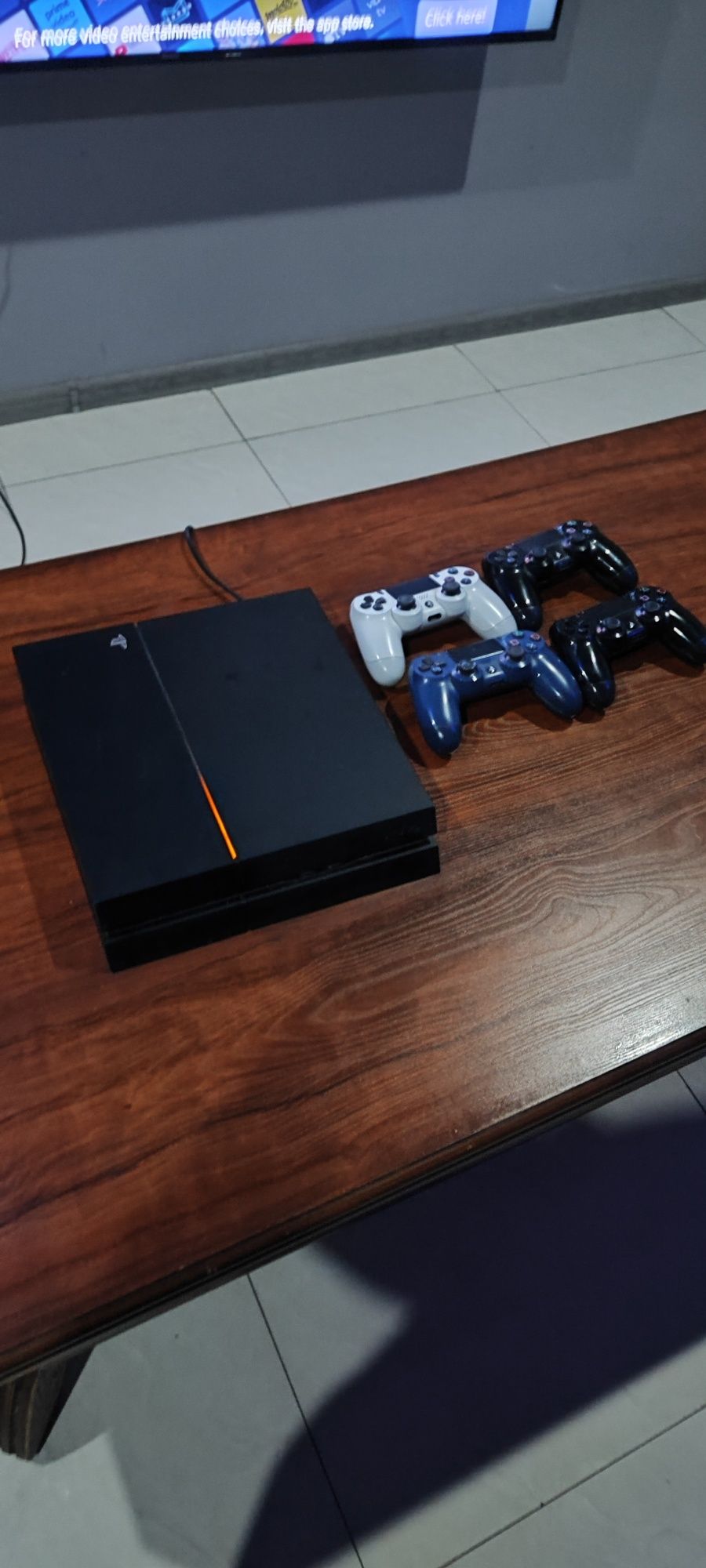 Playstation 4 + Hisense smart TV 55"