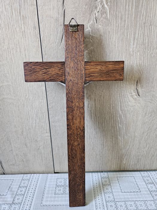 Crucifix ,lemn natural plus metal argintat