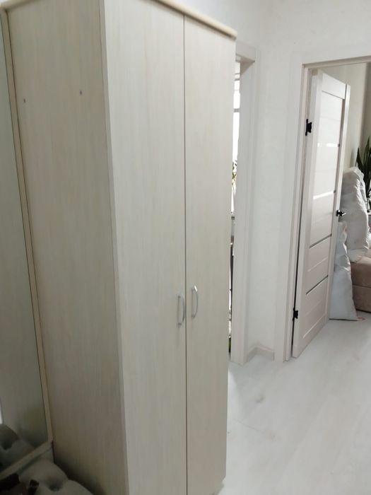 Продам  шкаф для прихожей цена 10000