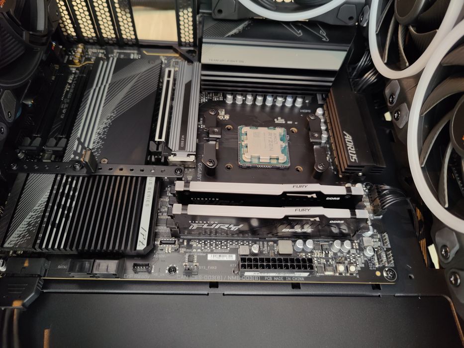 Дънна платка AM5 Gigabyte AORUS ELITE AX X670