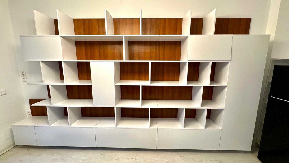 Set birou+biblioteca+set bar+2 covoare+2 masute cafea+2 tablouri.