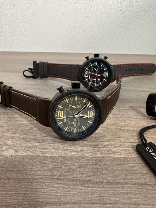 Vând ceasurile din poze.