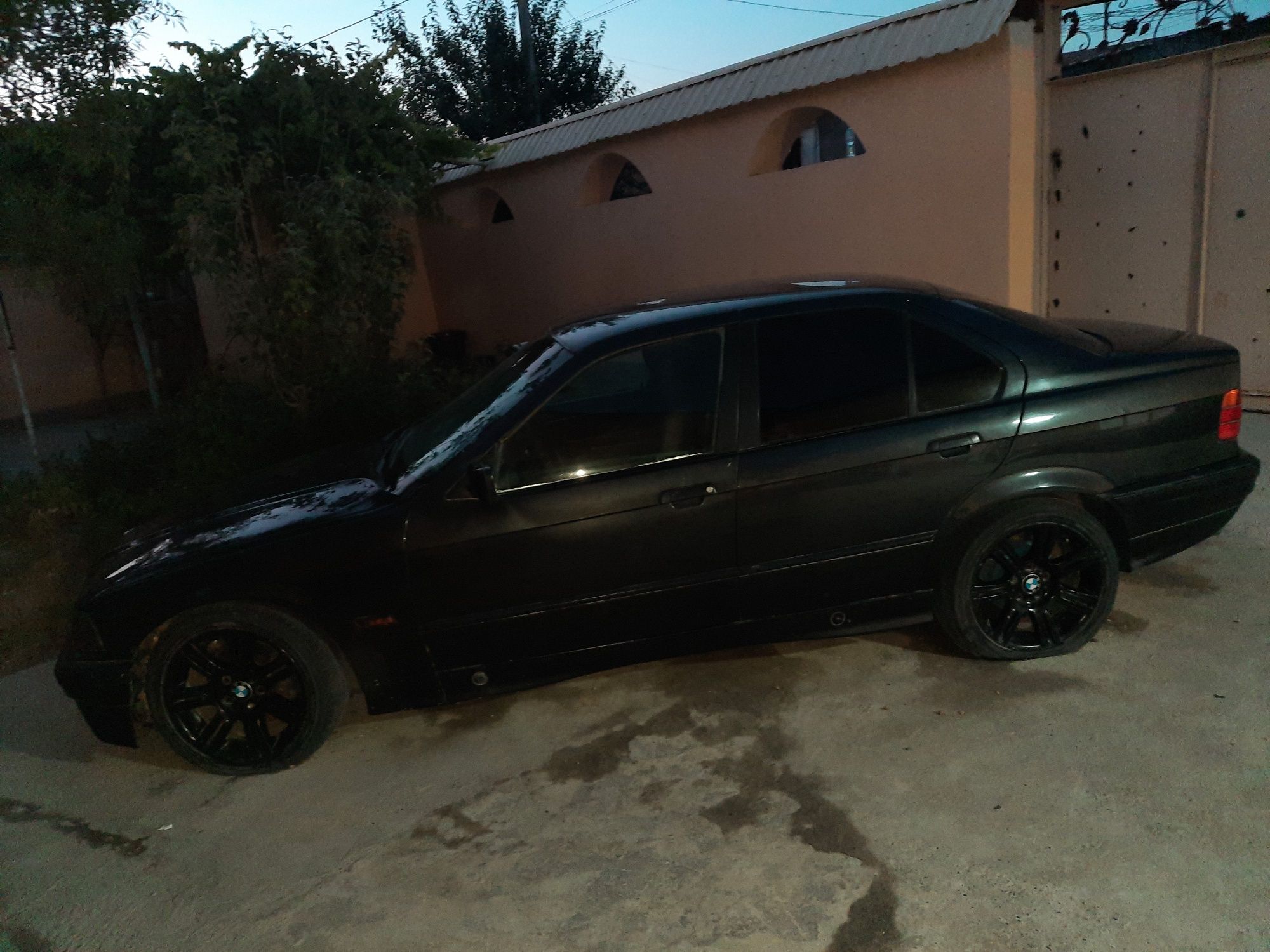 BMW E36 318i sotiladi