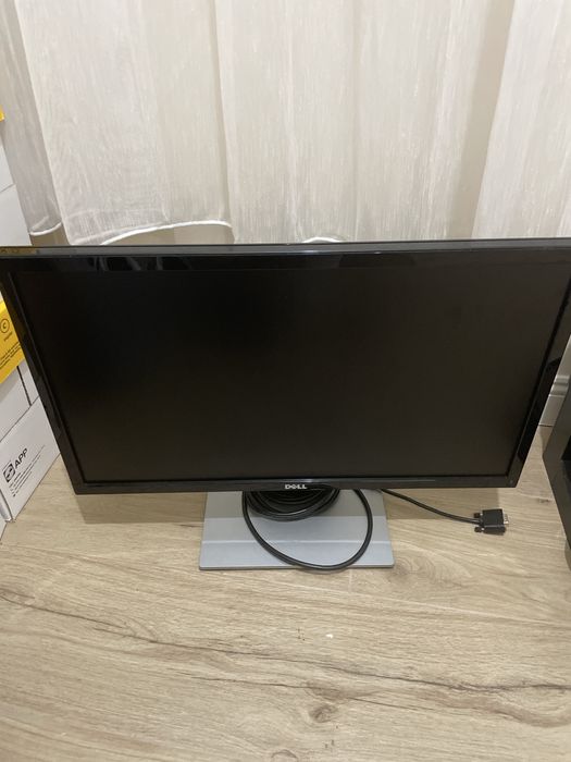 Monitor Dell , in stare foarte bunǎ