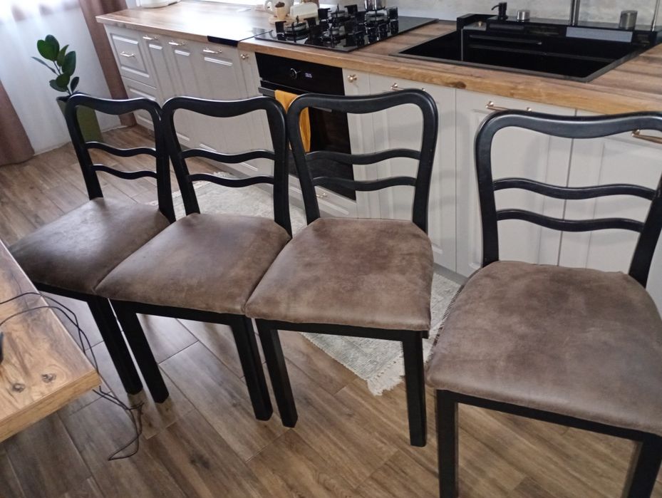 Scaune de lemn masiv 4 buc