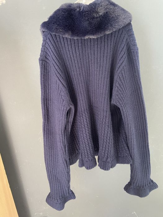 Детска жилетка mayoral, фина плетка, пухена сваляща се яка, тъмно синя