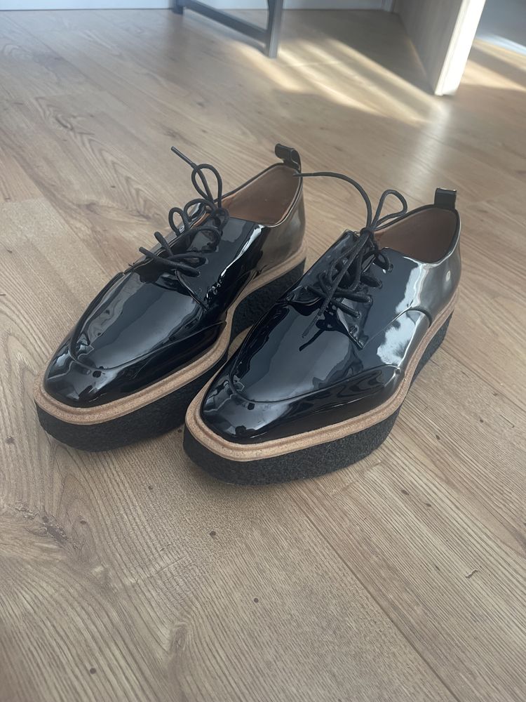 Pantofi lacuiti cu platforma Zara
