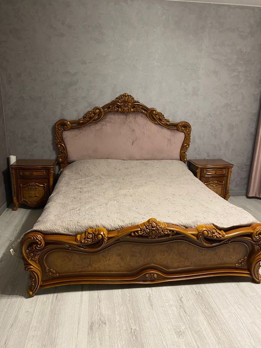 Продадим красивый спальный гарнитур