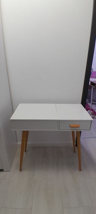 Vând birou! 200 de lei!