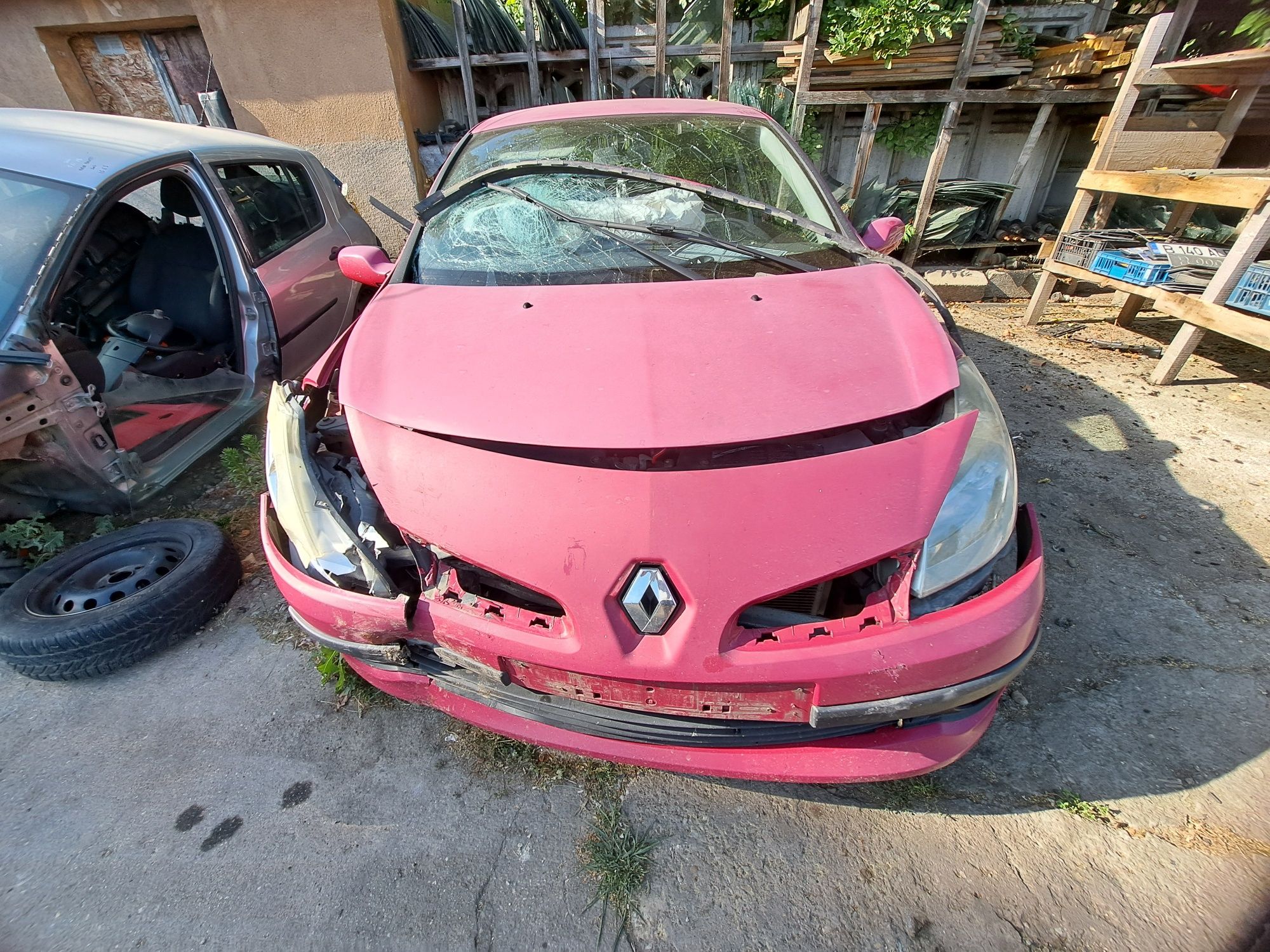 Dezmembrez Renault Clio 3  1.5D E4 2008