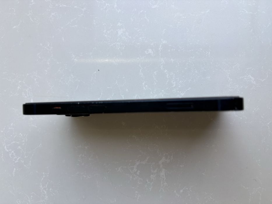 Продавам Iphone 14