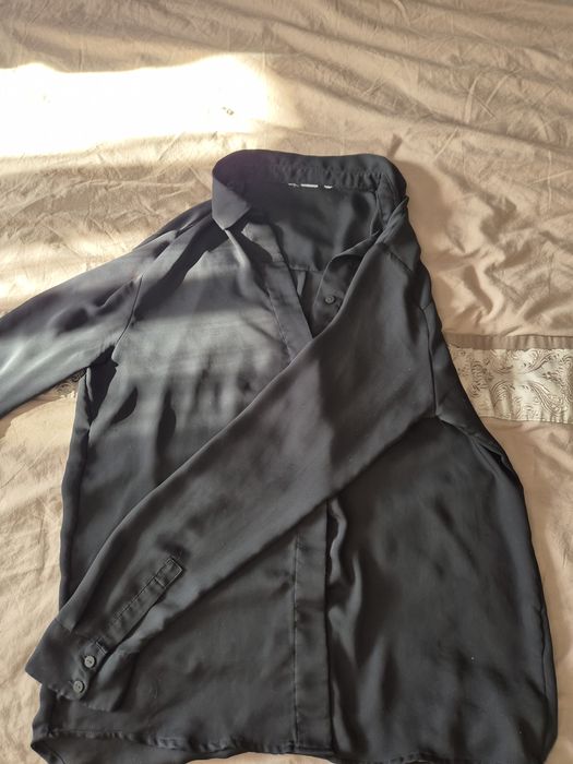 Черна риза, свободна