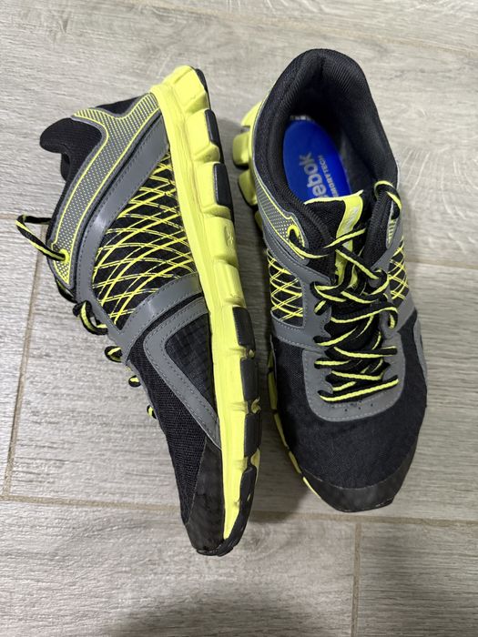 Кроссовки reebok 42,5 размер состояние среднее ,целые
