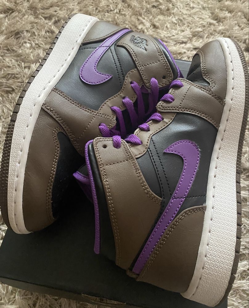 Adidași Jordan 1 Mid