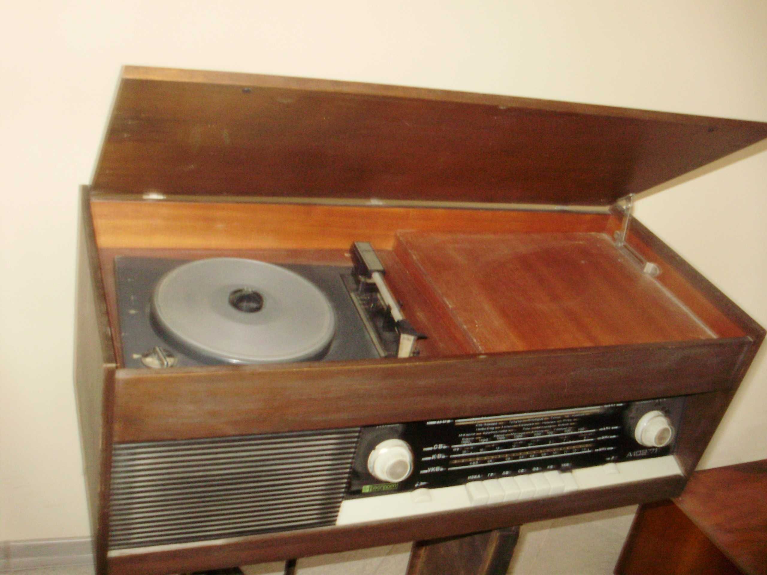 Старинно  лампово радио - Акорд 102-71