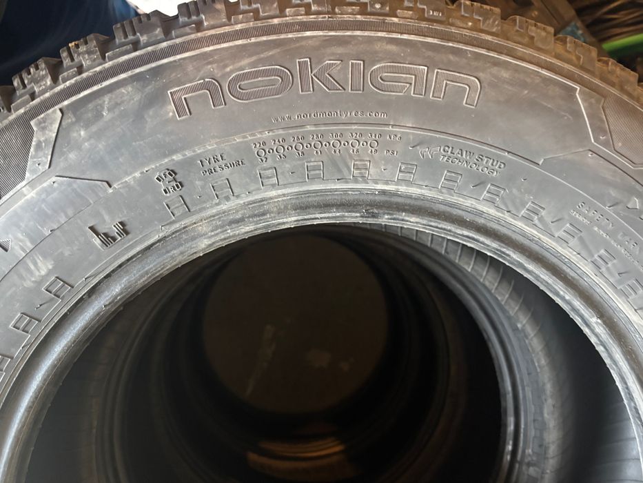 Шины зимние 235/65 R17 Nokian