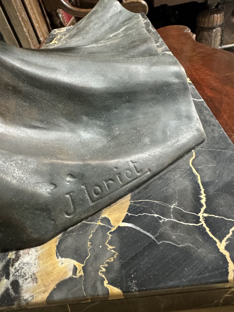 Statueta deosebita din antimoniu si bronz pe soclu de marmura