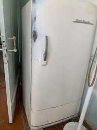 Холодильник Зил Москва в рабочем состоянии