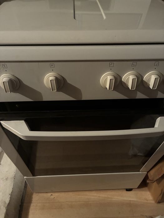 Електрическа готварска печка с фурна