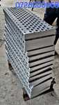 Trepte zincate modele si dimensiuni diferite din rigola sau grilaj
60-