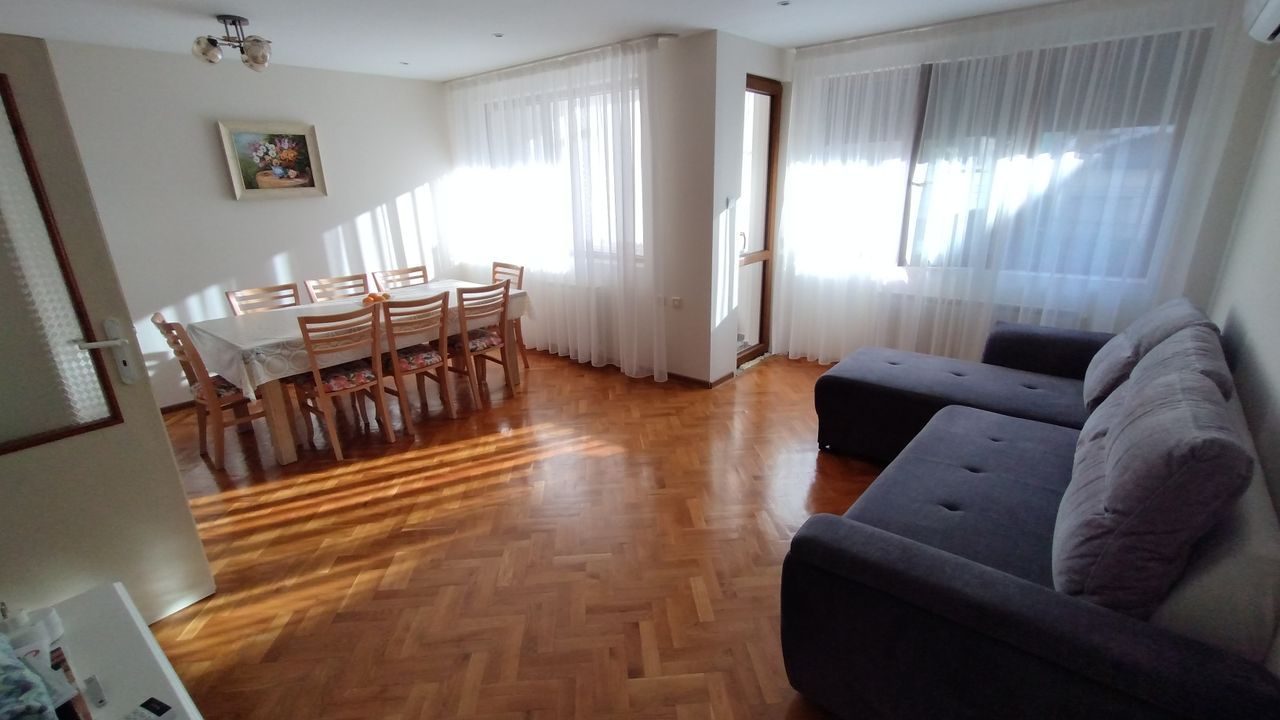 Продава се Тристаен апартамент в Пазарджик, Център - 88 кв.м за 1250 €/кв.м - Снимка #1