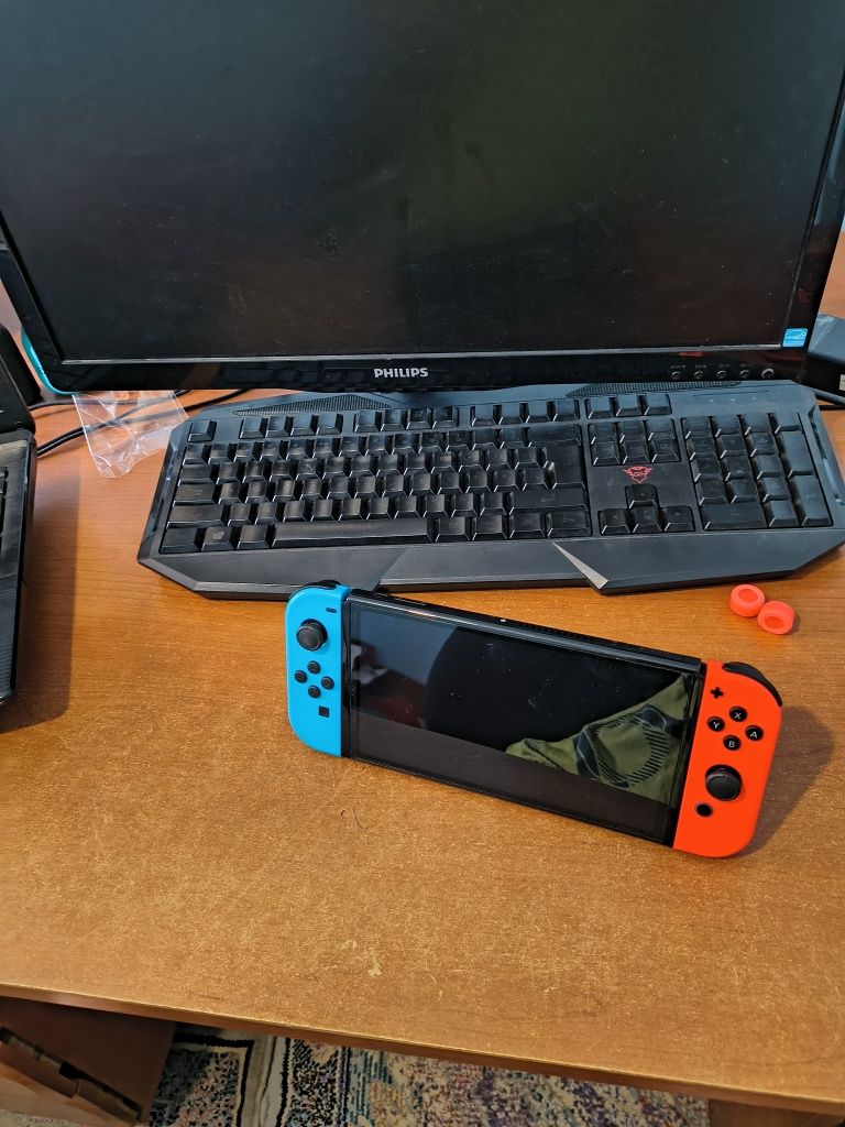 Nintendo switch oled-използвана е 9 месеца