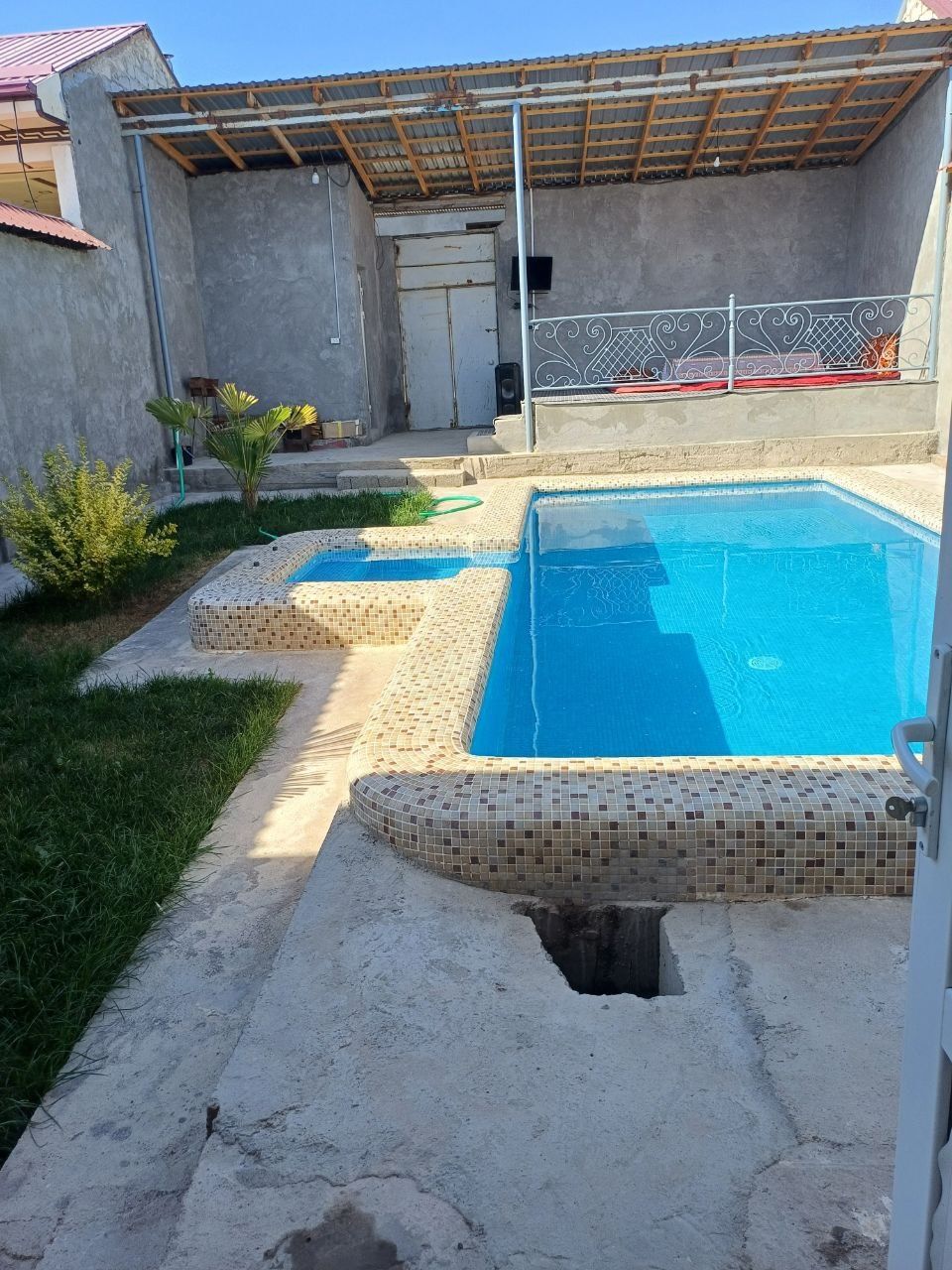 Oqtoshda oilaviy dacha