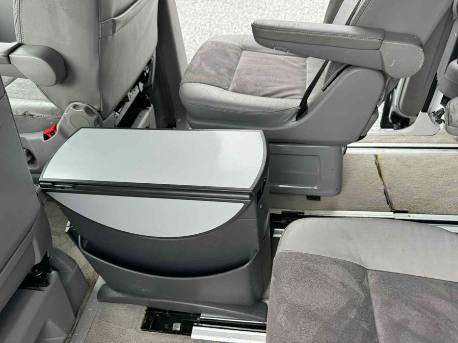 Седалки от мултиван в отлично състояние