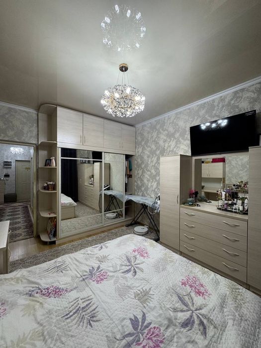 Uy sotiladi srochni. Kelishiladigan joyi bor.