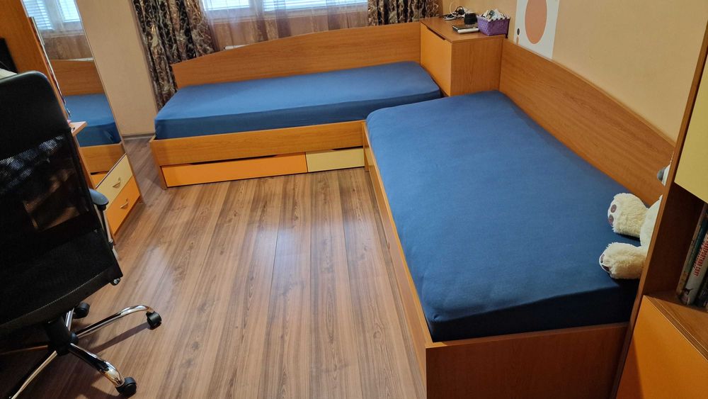 Ъглови легла и скрин