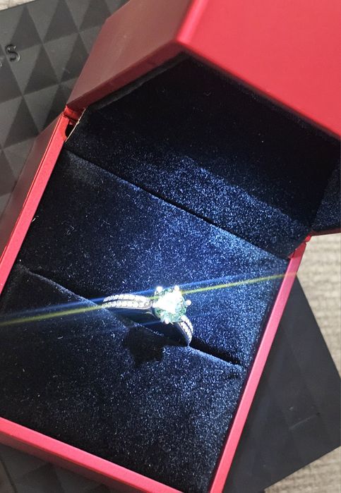 Cutie cu lumina/led pentru bijuterii