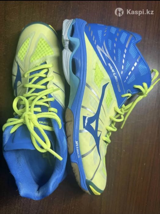 Кроссовки Mizuno