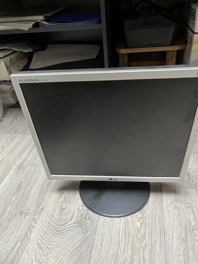 (ТОРГ) Монитор LG в хорошем состоянии