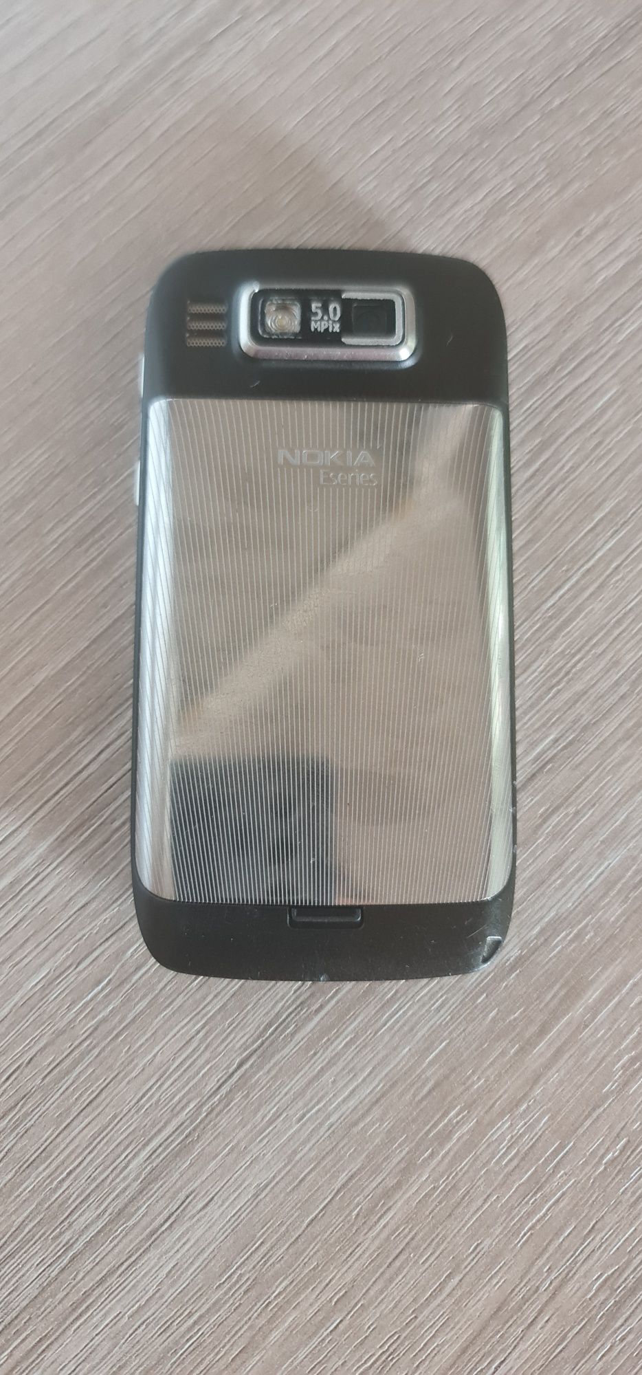 Nokia E72 liber de retea