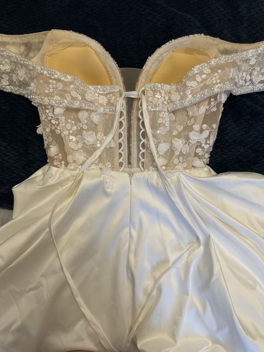 Rochita de cununie cu corset cu pietricele