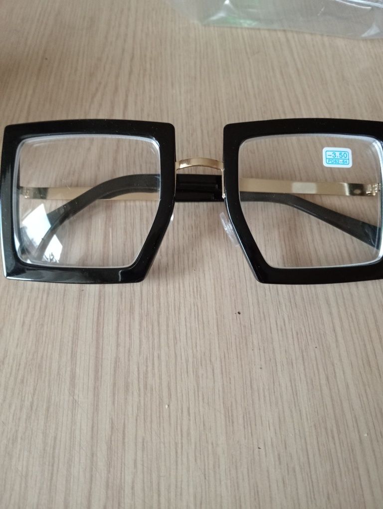Очки -3.5 продам 2 т
