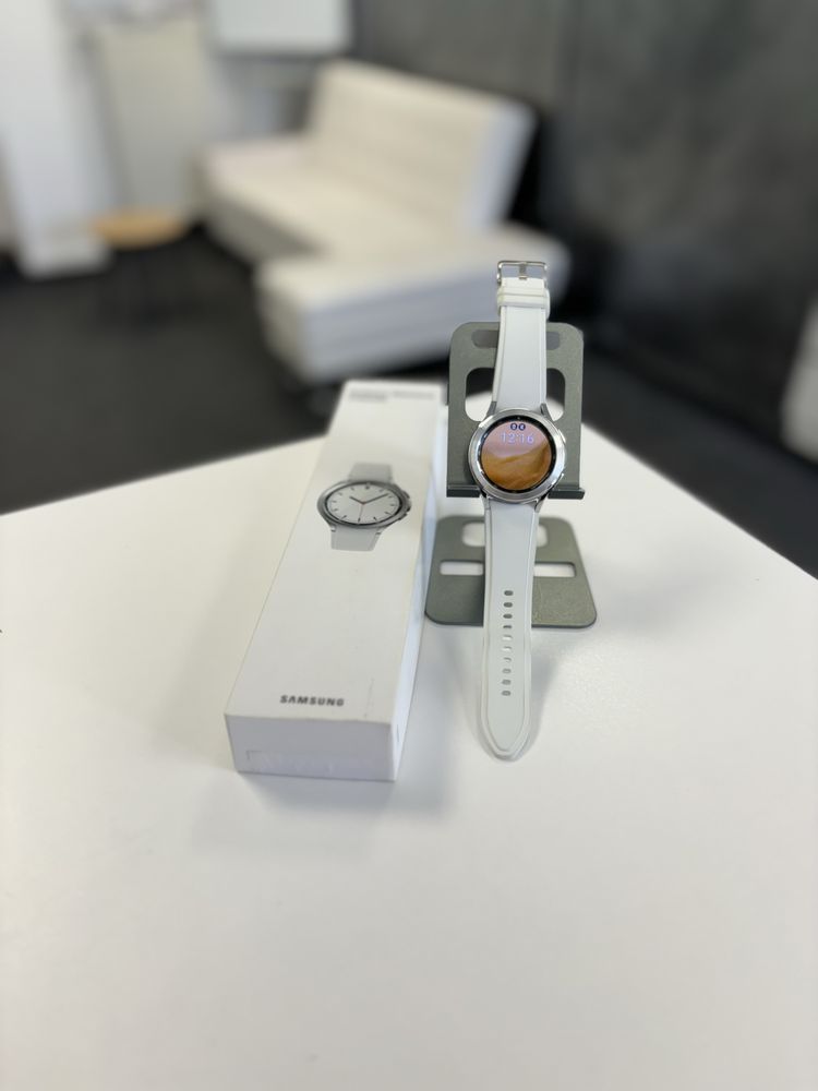 Samsung Galaxy Watch 4 Classic 42 mm ca NOU Garantie 1 An • DOM-Mobile