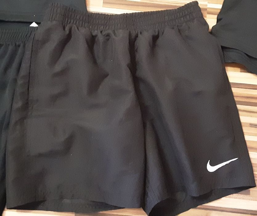(L 147-158) NIKE оригинални горници(35лв) тениски(25лв),долница(35лв)