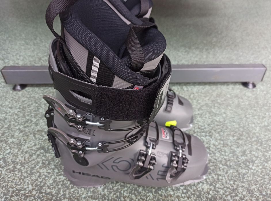 Clăpari schi Head Kore 110 MV GW pentru bărbați. (NOI)