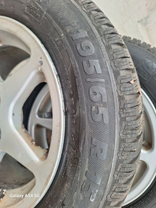 2бр 195/65/15 Semperit