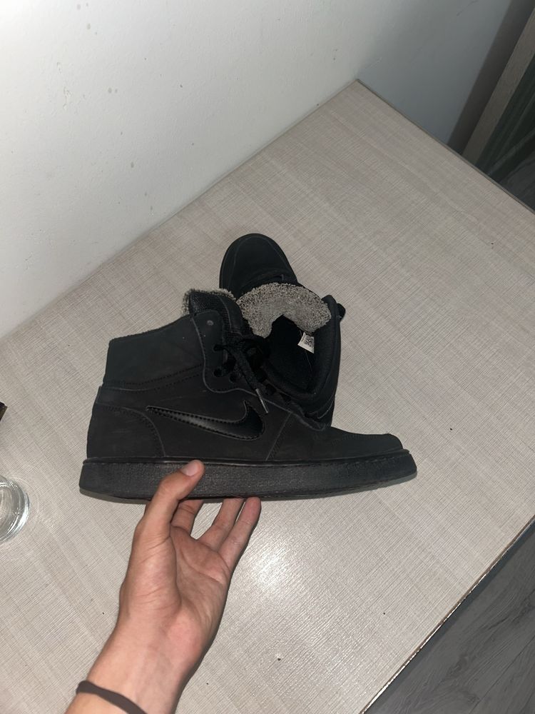 Adidasi Nike speciali pentru iarna/toamna