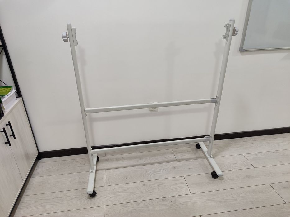 Ножка маркерная доски, стойка, markerniy doska oyogʻi, gʻildiraklii