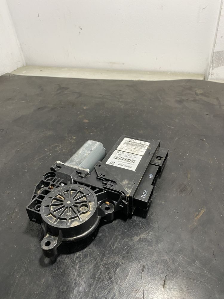 Motoras macara stanga fata Audi A8 D3 2003-2010 4E1910802B