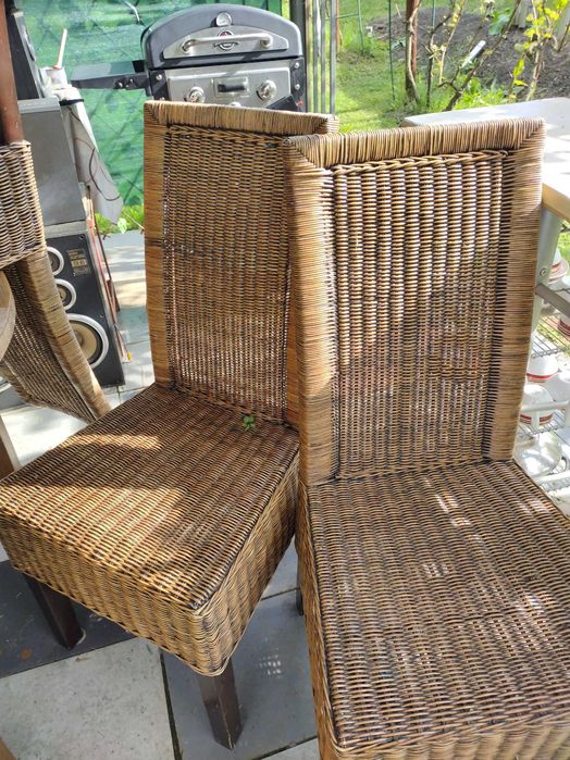 Patru scaune de ratan