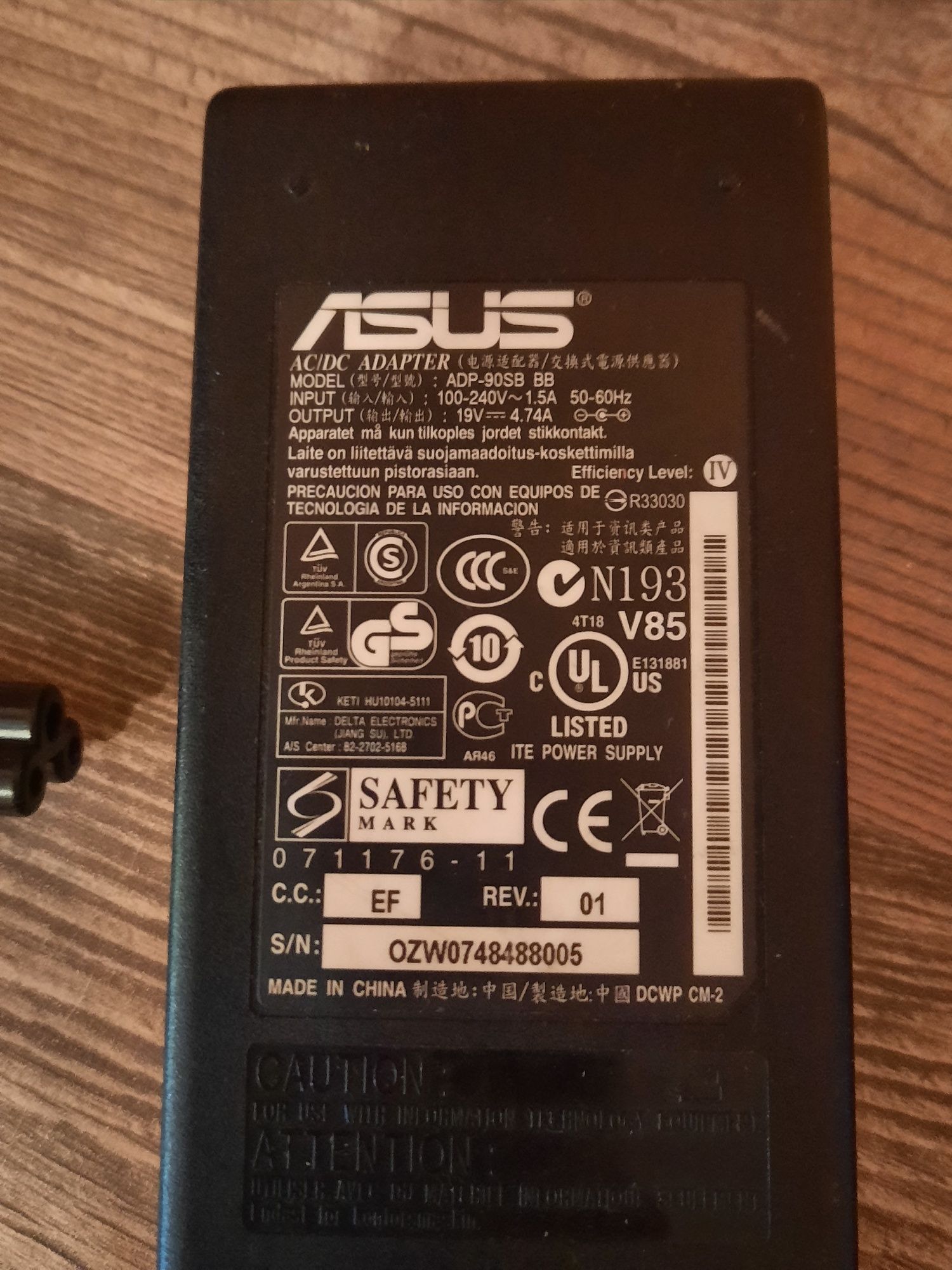 Зарядни за лаптоп Asus