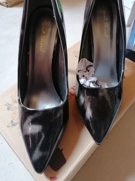 Vând pantofi diferite mărimi