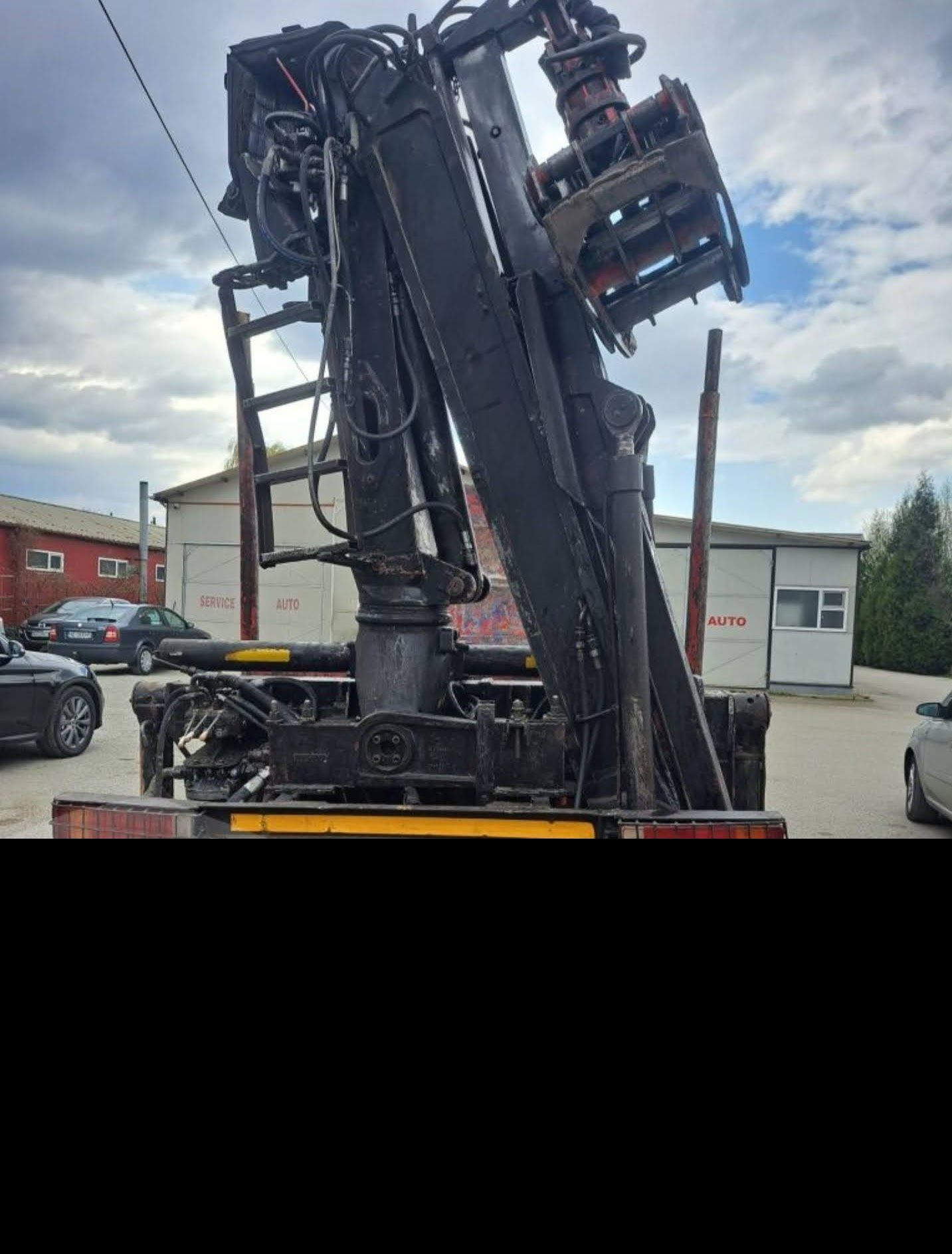 Vand camion cu macara forestiera
