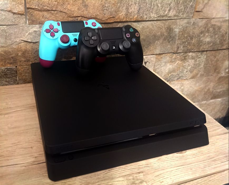 PS4/Playstation 4 Slim 1TB HDD cu peste 20 jocuri+2 Controlere Wireles