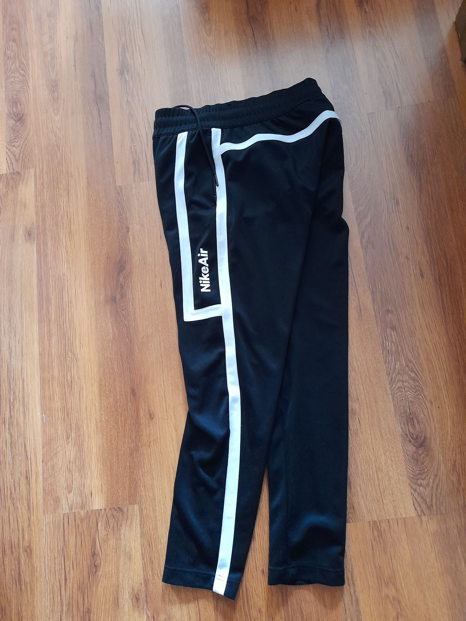 Nike Air мъжко долнище M- L размер.