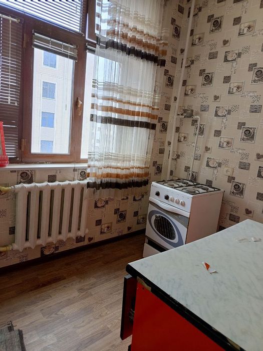 Yangi bozor yonida kvartira sotiladi